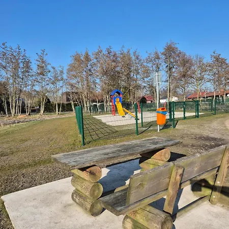 Freistehendes Mit Sauna Und Badefass *