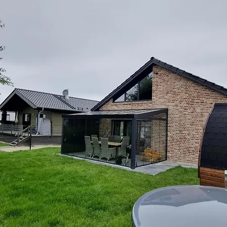 Freistehendes Mit Sauna Und Badefass Casa de Férias *