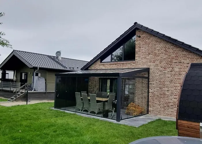 Freistehendes Mit Sauna Und Badefass 度假居 *